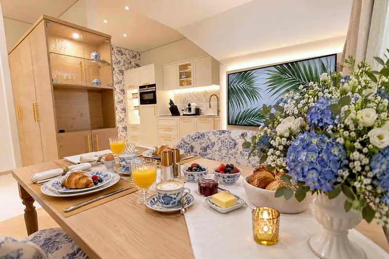 De gedekte tafel voor de keuken, 07 Blauer Pfau