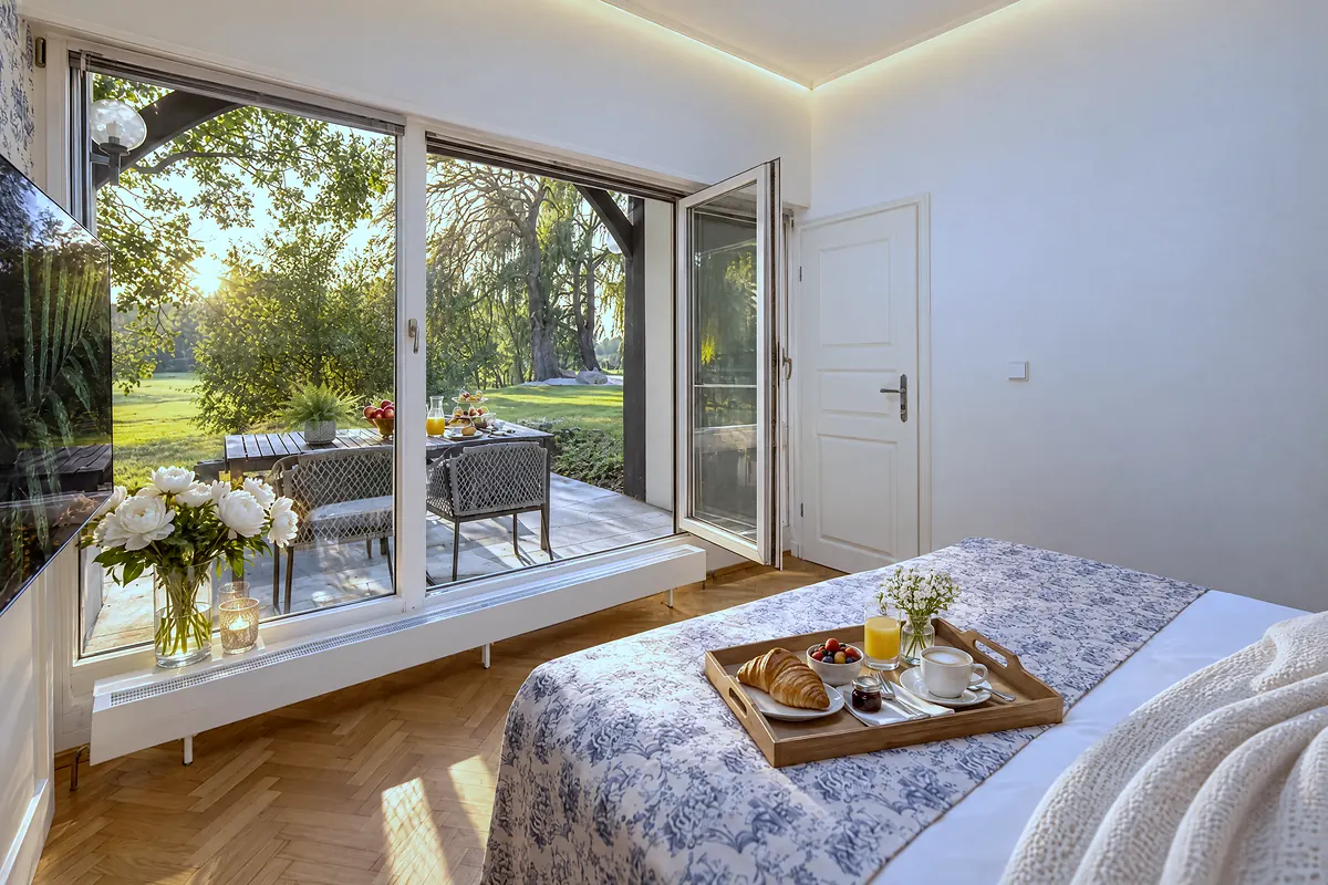 Das Bett am Fenster, 11 Nymphensittich