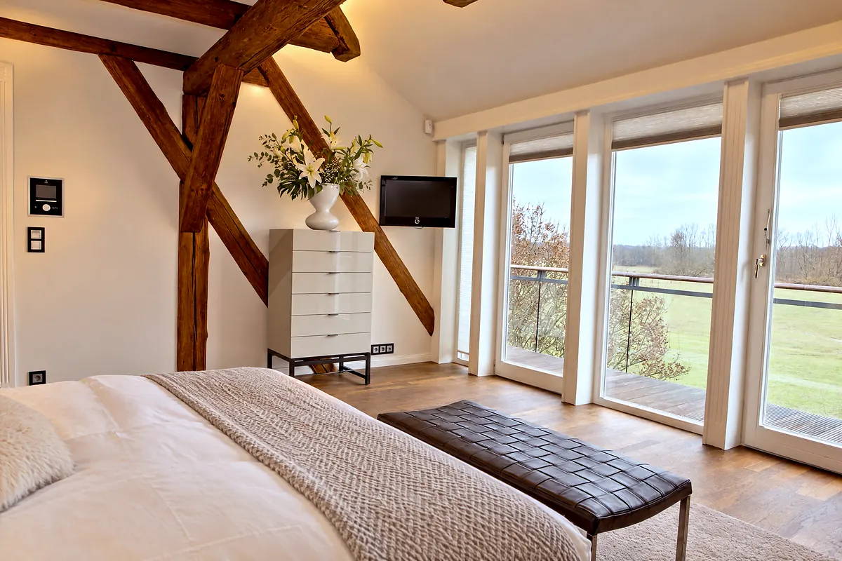 Der Schlafbereich zum Fenster hin, 13 Silberreiher